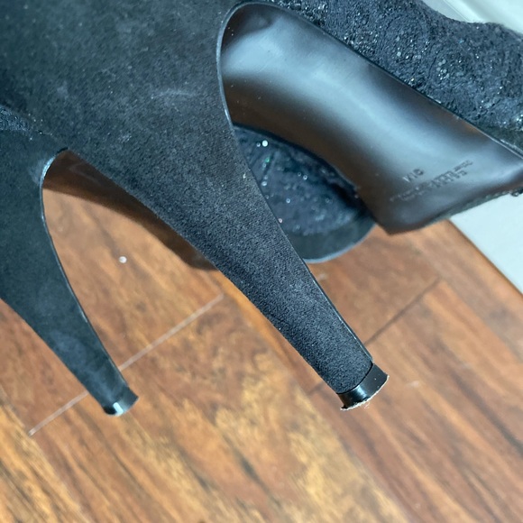 Shoes - Picture 4 of 5